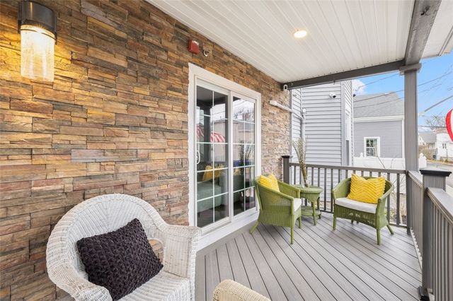 28 Weaver Avenue, Newport, RI 02840