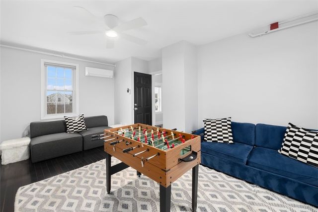 28 Weaver Avenue, Newport, RI 02840