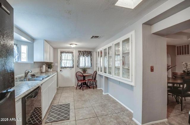 5543 W GARDENIA Avenue, Glendale, AZ 85301