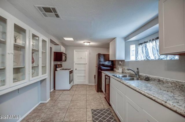 5543 W GARDENIA Avenue, Glendale, AZ 85301