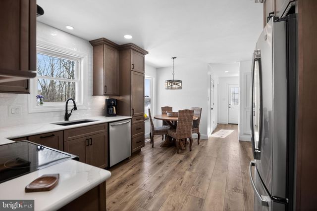 109 YORKTOWN DR, Mount Laurel, NJ 08054