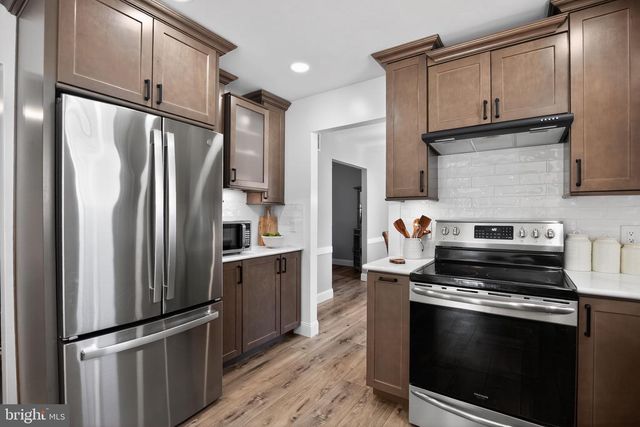 109 YORKTOWN DR, Mount Laurel, NJ 08054