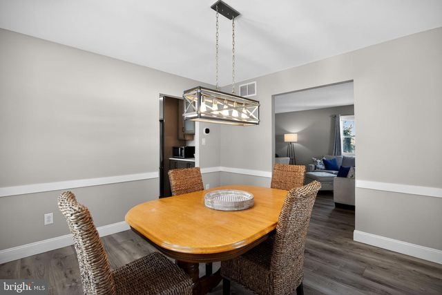 109 YORKTOWN DR, Mount Laurel, NJ 08054