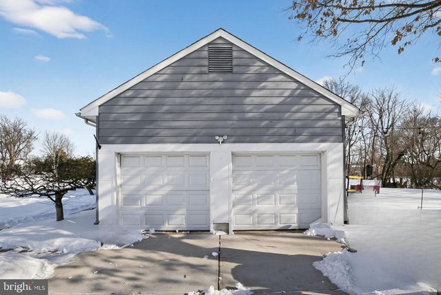 109 YORKTOWN DR, Mount Laurel, NJ 08054