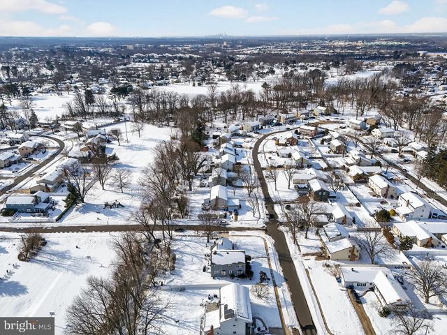 109 YORKTOWN DR, Mount Laurel, NJ 08054