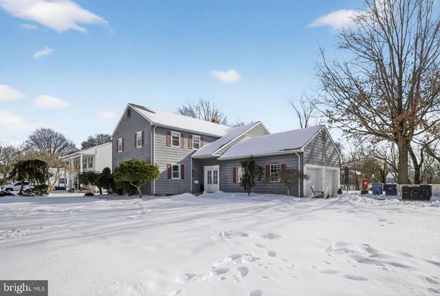 109 YORKTOWN DR, Mount Laurel, NJ 08054