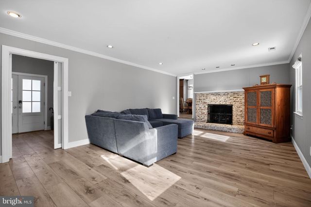 109 YORKTOWN DR, Mount Laurel, NJ 08054