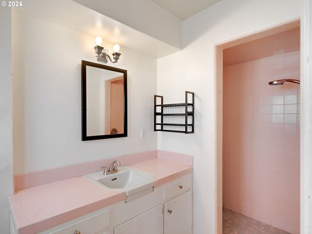 3911 Ne KILLINGSWORTH St 7, Portland, OR 97211