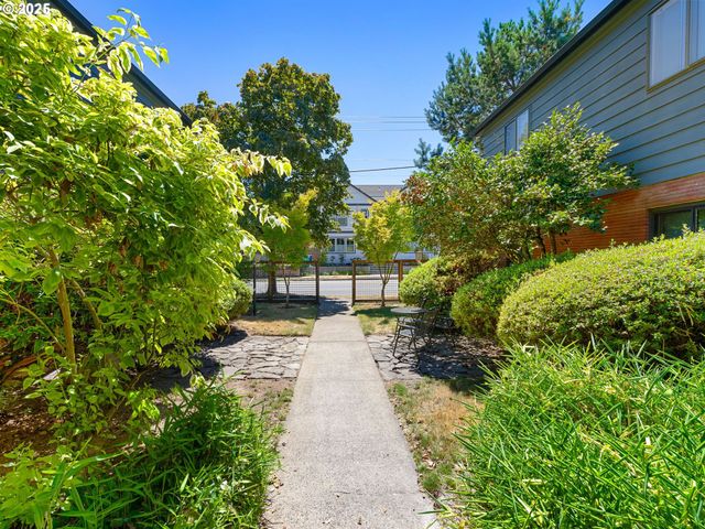 3911 Ne KILLINGSWORTH St 7, Portland, OR 97211
