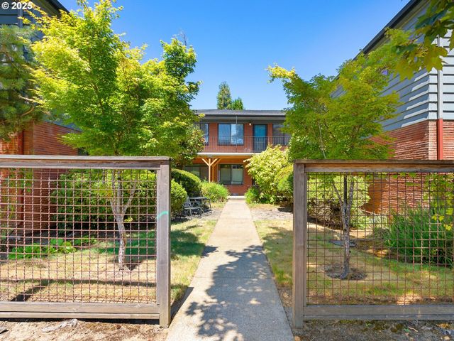 3911 Ne KILLINGSWORTH St 7, Portland, OR 97211