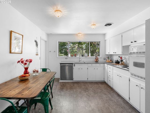 3911 Ne KILLINGSWORTH St 7, Portland, OR 97211