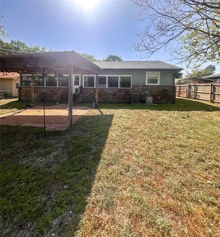 316 Wallace Street, Athens, TX 75751
