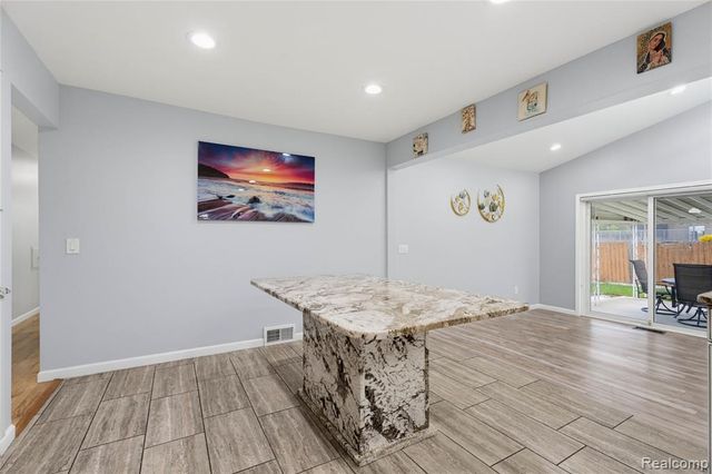 35185 Marina Drive, Sterling Heights, MI 48312