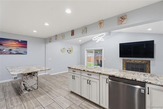 35185 Marina Drive, Sterling Heights, MI 48312
