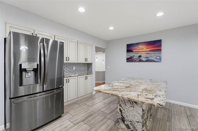 35185 Marina Drive, Sterling Heights, MI 48312