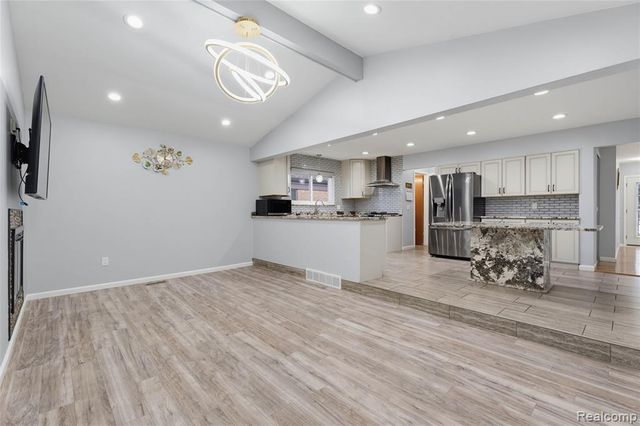 35185 Marina Drive, Sterling Heights, MI 48312