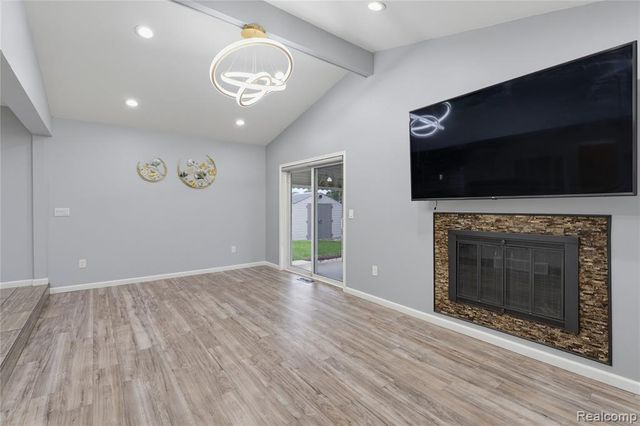 35185 Marina Drive, Sterling Heights, MI 48312
