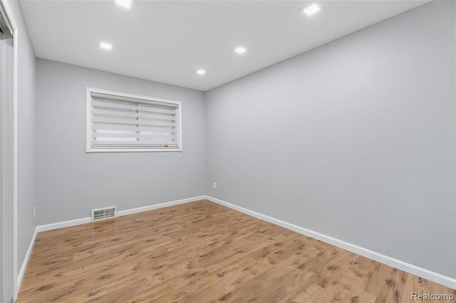 35185 Marina Drive, Sterling Heights, MI 48312