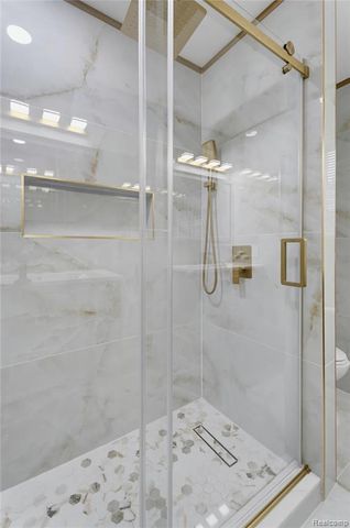 35185 Marina Drive, Sterling Heights, MI 48312