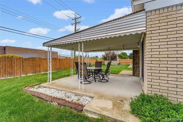 35185 Marina Drive, Sterling Heights, MI 48312