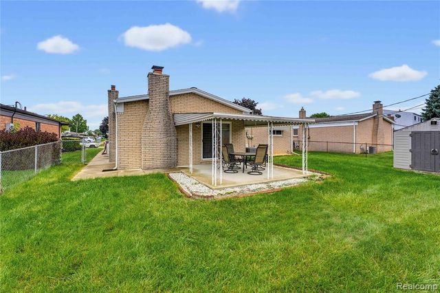 35185 Marina Drive, Sterling Heights, MI 48312