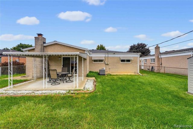 35185 Marina Drive, Sterling Heights, MI 48312