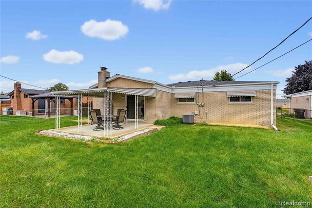 35185 Marina Drive, Sterling Heights, MI 48312