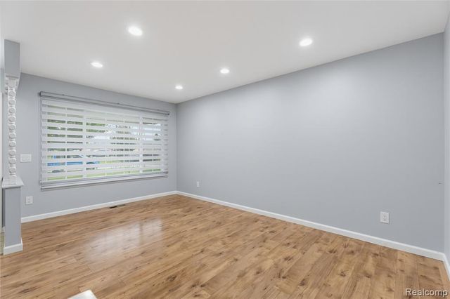 35185 Marina Drive, Sterling Heights, MI 48312