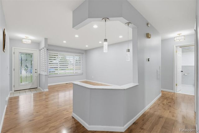 35185 Marina Drive, Sterling Heights, MI 48312