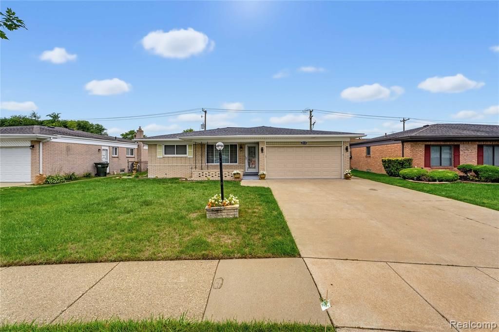 35185 Marina Drive, Sterling Heights, MI 48312