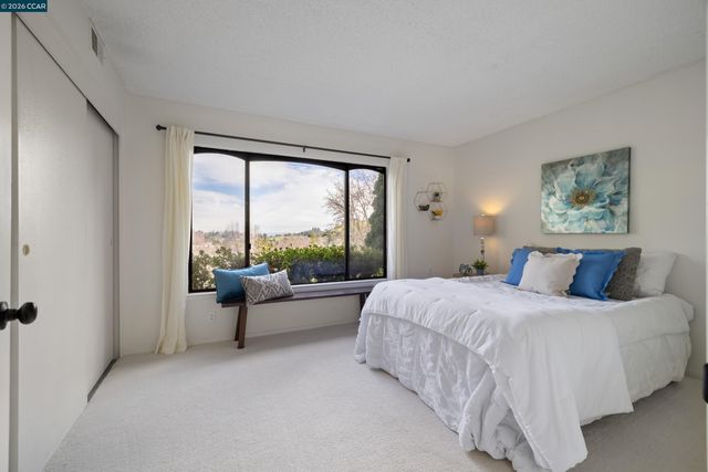 1348 Rockledge Ln 4, Walnut Creek, CA 94595