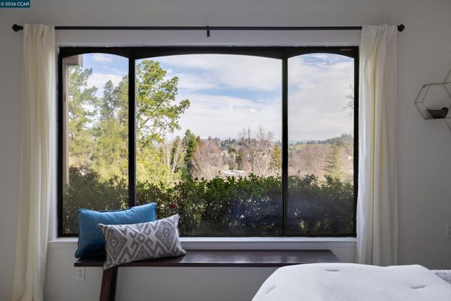 1348 Rockledge Ln 4, Walnut Creek, CA 94595