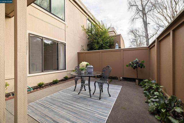 1348 Rockledge Ln 4, Walnut Creek, CA 94595