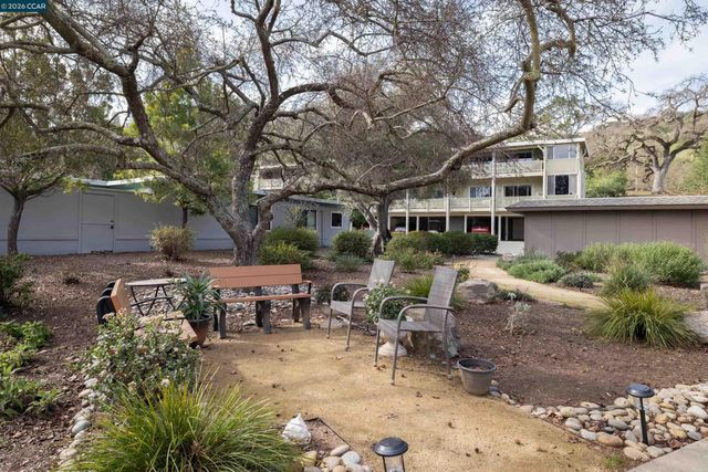 1348 Rockledge Ln 4, Walnut Creek, CA 94595