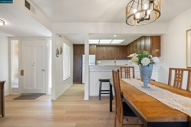 1348 Rockledge Ln 4, Walnut Creek, CA 94595