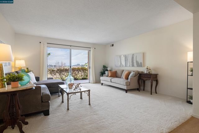 1348 Rockledge Ln 4, Walnut Creek, CA 94595