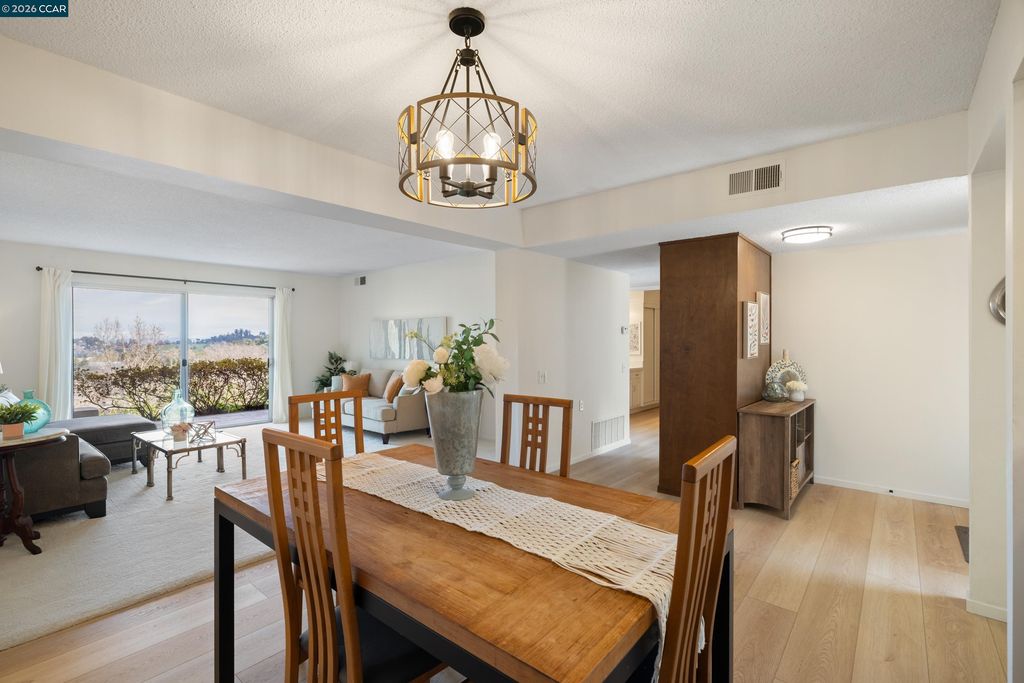 1348 Rockledge Ln 4, Walnut Creek, CA 94595