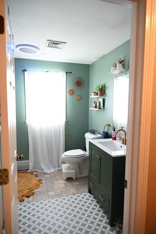 4 Westview Drive, Derry, NH 03038