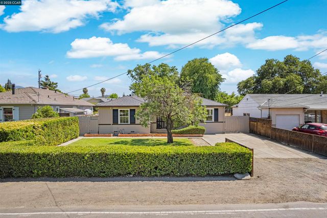 4048 Chestnut Ave, Concord, CA 94519