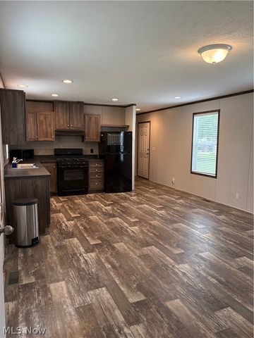 58 Betty Lou Drive, Middlefield, OH 44062