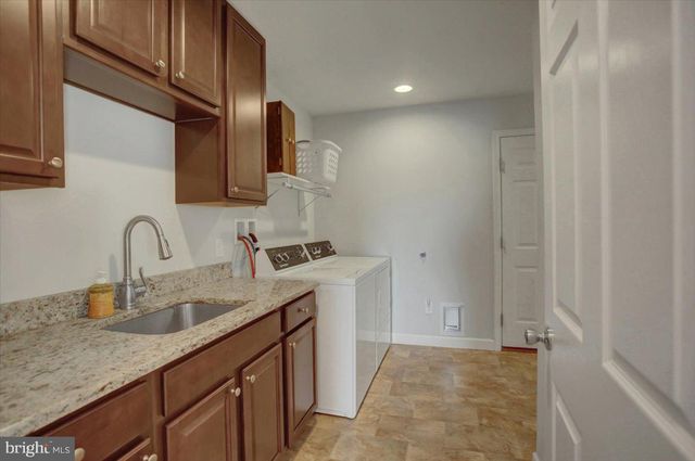 1343 TREELINE DR, Chambersburg, PA 17202