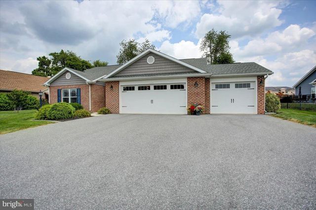 1343 TREELINE DR, Chambersburg, PA 17202