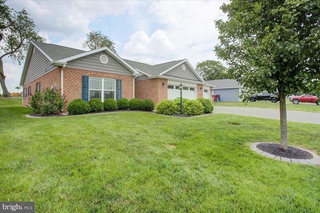 1343 TREELINE DR, Chambersburg, PA 17202