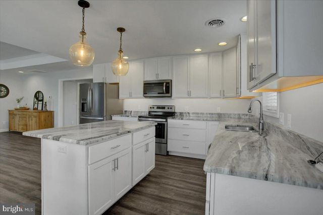 1343 TREELINE DR, Chambersburg, PA 17202