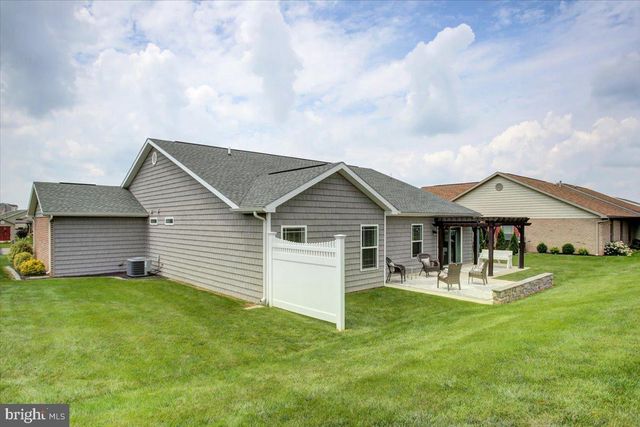 1343 TREELINE DR, Chambersburg, PA 17202