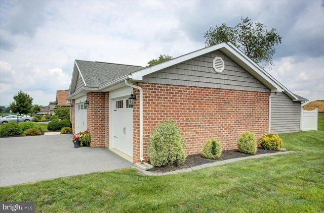 1343 TREELINE DR, Chambersburg, PA 17202