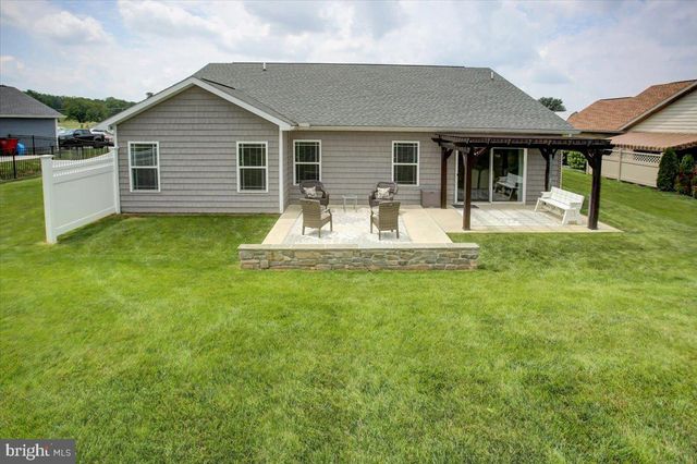 1343 TREELINE DR, Chambersburg, PA 17202