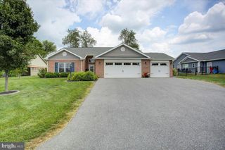 1343 TREELINE DR, Chambersburg, PA 17202