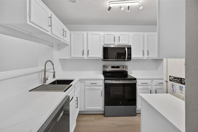 621 Carriagehouse Lane 8F, Garland, TX 75040