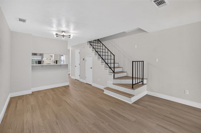 621 Carriagehouse Lane 8F, Garland, TX 75040